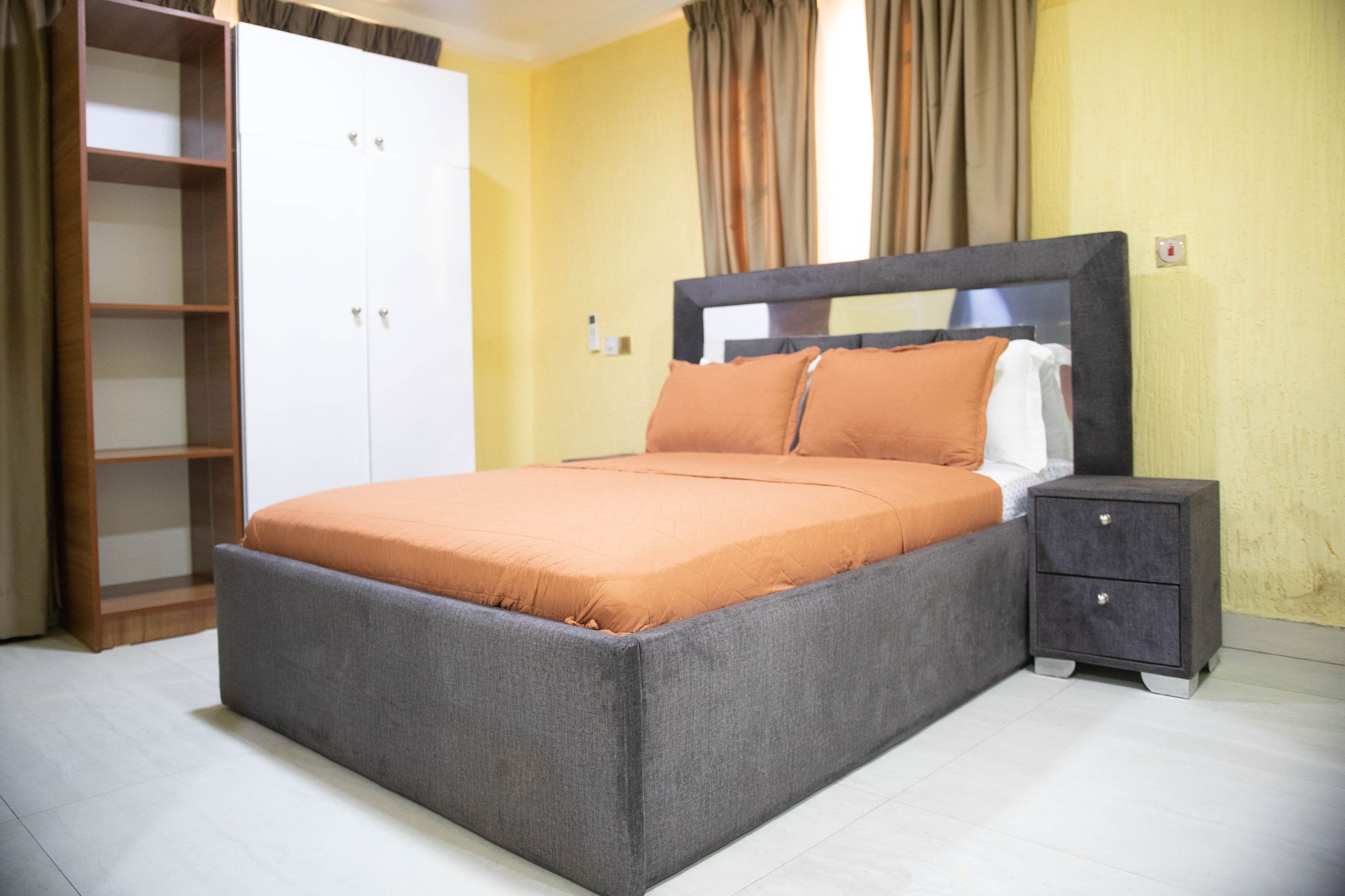 room-img