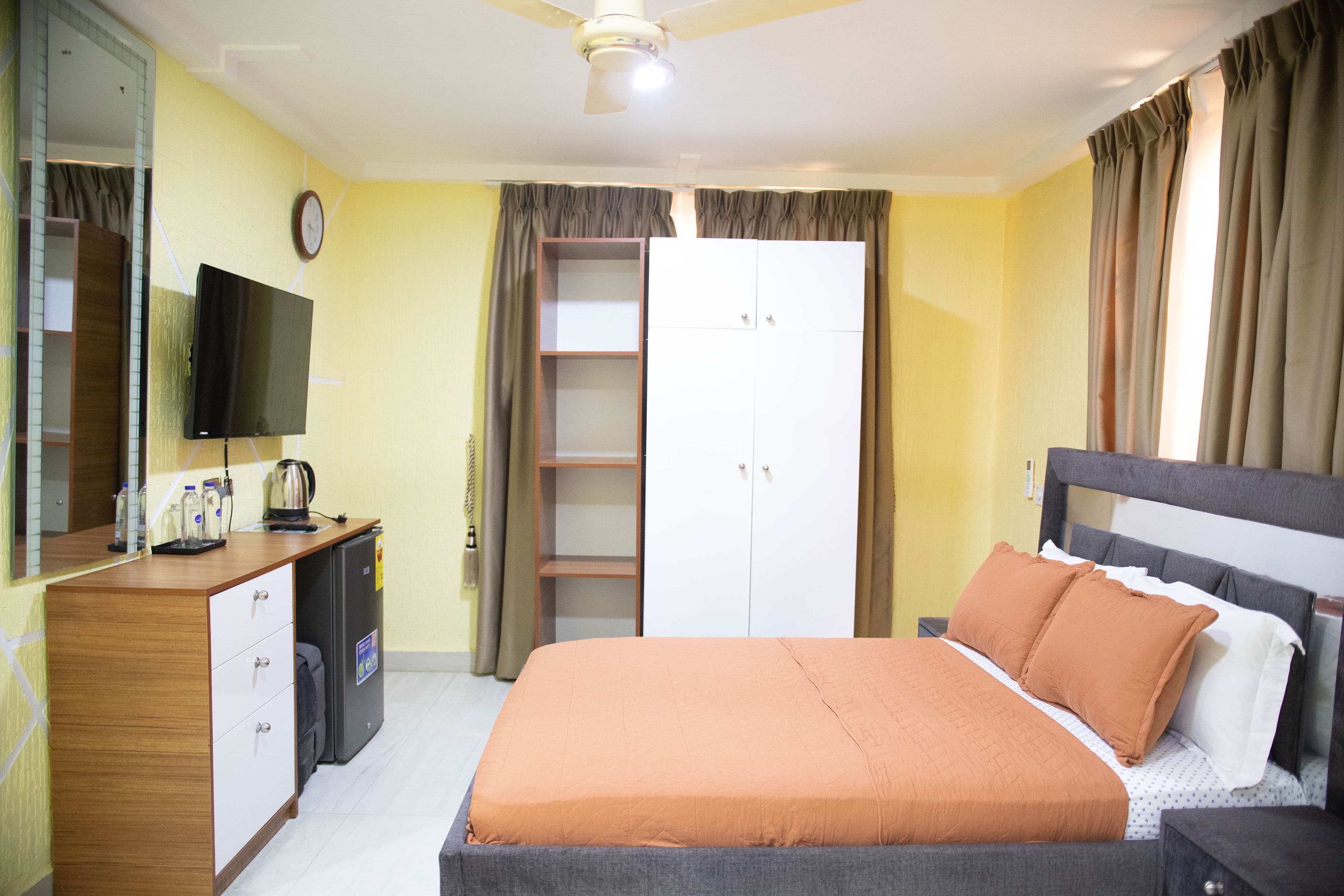 room-img